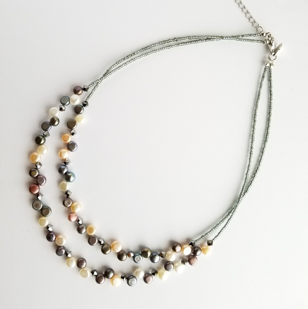 Layered pearlescent necklace